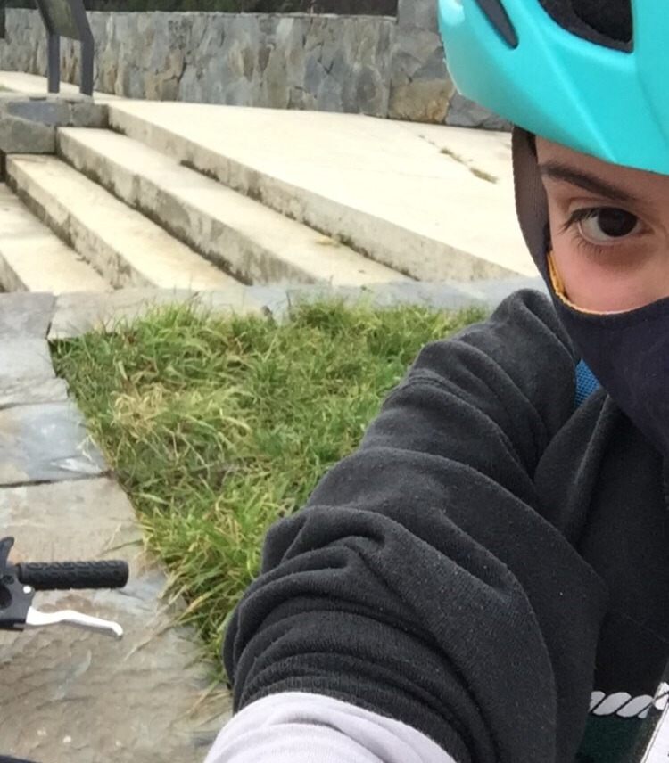 No lo pensé mucho, tomé la bici y me fui.